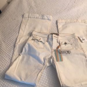 NEW VINTAGE Designer jeans with exquisite diamanté detail, light off-white